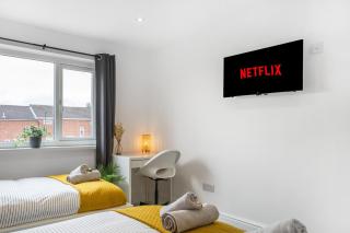 3 Bedroom House-Free Parking - - 6
