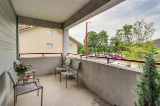 Bear-Sighting Condo Walk to Downtown Gatlinburg! - 9