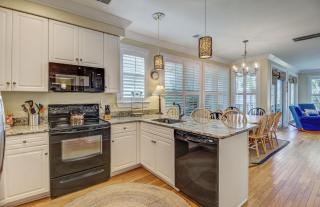103 Grand Pavilion by AvantStay Steps to Beach - Isle of Palms - 2