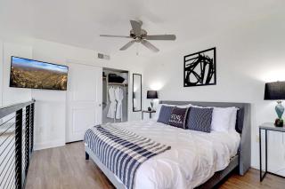 2 Pools with 1 BR and 2 BA Brand New Fresh Unit - H1162 - Scottsdale - 9