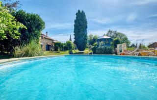 Gorgeous Home In Bosset - Bosset - 0