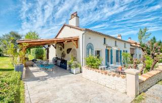 Gorgeous Home In Bosset - Bosset - 9