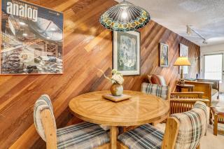 Vintage Aspen Core Condo - Prime Downtown Location - 2