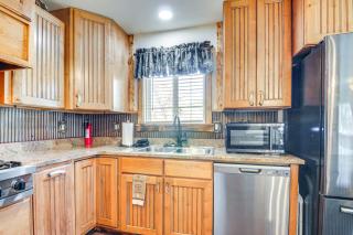 Wills Place Utah Family Getaway Hot Tub and Yard - 2