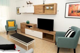 Olivia Mackenzie 2 Bedroom Flat with Pool - 3