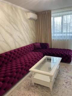 Glamorous Three - Brăila - 2
