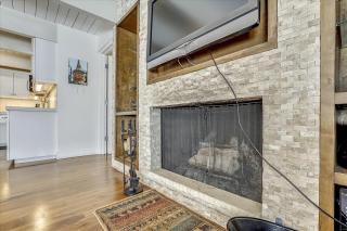 Walk Everywhere! Deluxe Aspen Condo - 2