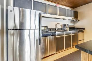 Modern Condo, 1 Block to Gondola - Ideal Vacation Location - 2