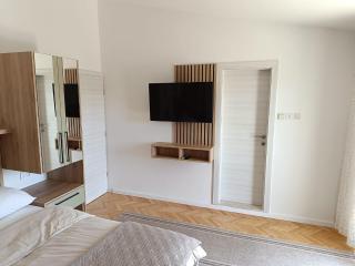 Diana Rooms and Apartments - Starigrad-Paklenica - 9