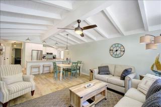 Beachcomber Cottage - 1
