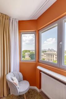 Amazing Style, Bright Colors, Balconies, 1BR near The Faculty of Law - 3