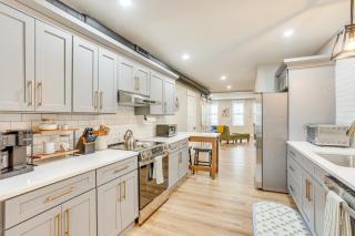 Family-Friendly Townhome with Patio in Columbia! - 2