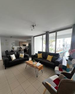 Pool View Flat in City Centre - Lanarka - 8