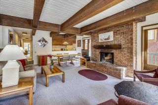 Iconic Ski Town Charm - Unbeatable Location - 9