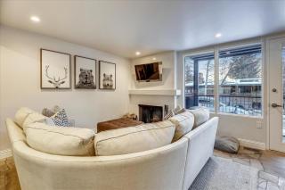 Stunning Ski In-Ski Out Condo with Pool & Hot Tub - 2