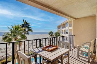 415 Seascape by AvantStay Beachfront Condo w Communal Pool Access - Isle of Palms - 0