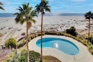 415 Seascape by AvantStay Beachfront Condo w Communal Pool Access - Isle of Palms - 9