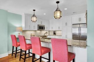 415 Seascape by AvantStay Beachfront Condo w Communal Pool Access - Isle of Palms - 3