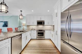 415 Seascape by AvantStay Beachfront Condo w Communal Pool Access - Isle of Palms - 2