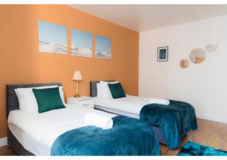 Comfortable 2-Bedroom Flat - Sleeps 4 - Perfect for Families & Professionals - Near Minehead Beach & Town - 2