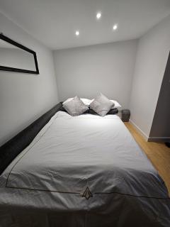 Spacious Double Bedroom Studio Flat near Ealing - Stadtteil Ealing - 6