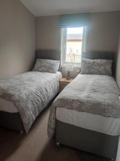 LUXURY LODGE WITHIN A GOLF & LEISURE CLUb - 8