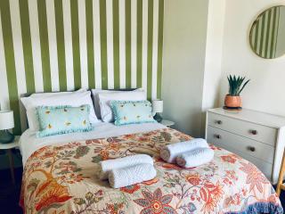 LOOK at the Views - Huddersfield Haven Sleeps 6 - 8