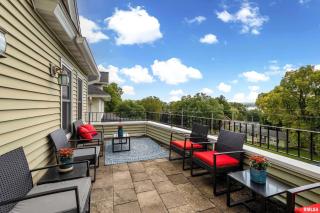 Historic Spacious Charmer in the East Village - Davenport - 7