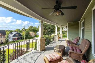 Historic Spacious Charmer in the East Village - Davenport - 4