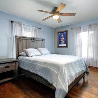 Historic Spacious Charmer in the East Village - Davenport - 3