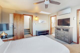 Dream 2 Story Home! Steps to the Ocean, Private Patio, AC, Hot Tub & BBQ - San Diego - 4