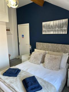 Rooms at 153 ROOM ONLY - Scarborough - 6