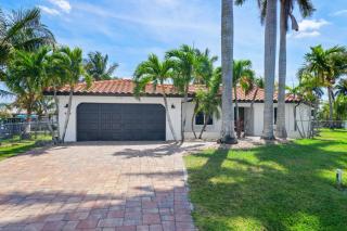 Relaxing Waterfront Retreat Near Downtown Hot Tub, Kayaks, Fishing Gear & More! - North Fort Myers - 7
