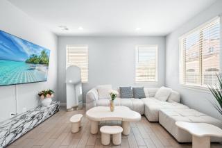Modern Spacious Home Bright Family Group Friendly - La Puente - 9