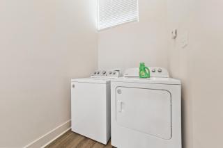 NEW Cracklin House Luxury Amenities Fast WiFi 65 TV - Lafayette - 5