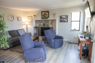 Pet Friendly Cabin with Mountain View - Sevierville - 9