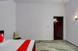 Hotel O Rest & Zone Hotel - Greater Noida - 1