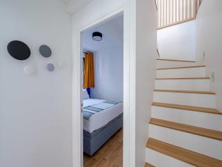 Marais Area - Outdoor patio - A C - 2BDR - 2