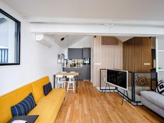 Marais Area - Outdoor patio - A C - 2BDR - 8