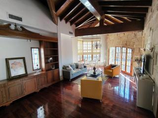 Spacious high end house with bright spaces - 9