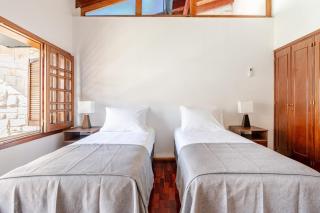 Spacious high end house with bright spaces - 1