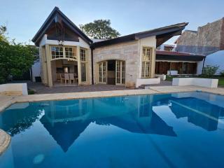 Spacious high end house with bright spaces - 0