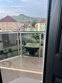 Konar-Apts, Cozy Room with private kitchen, City view Balcony, 24hrs power, Security, Wifi, Gwarinpa Express by Dawaki Junction - Gwarinpa - 5