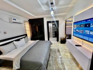 Konar-Apts, Cozy Room with private kitchen, City view Balcony, 24hrs power, Security, Wifi, Gwarinpa Express by Dawaki Junction - Gwarinpa - 0