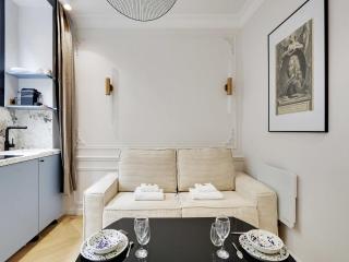 Charming apartment - 1BR 4P - Center of Paris - 8