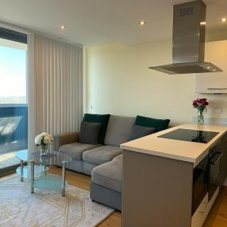 Stylish Penthouse With City View In North Finchley - Finchley - 8