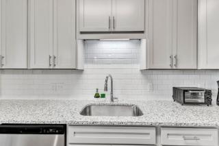 Luxurious King 3BR Suite Mins to Downtown Durham! - Durham - 5
