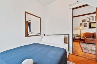 Vintage 3 Bed Condo in Chicagolands Trendy Berwyn condo - Berwyn - 1
