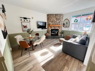 Three Peaks Getaway Jacuzzi Suite - sleeps 4 - Canmore - 9