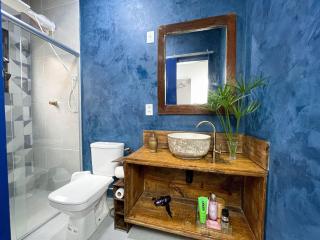 Casa com 2 quartos em condomínio tranquilo, suíte com cama king, ar-condicionado, Wi-Fi rápido, cozinha equipada e garagem privativa - Porto Seguro - 1